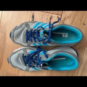 EUC ADIDAS sneakers (7.5)